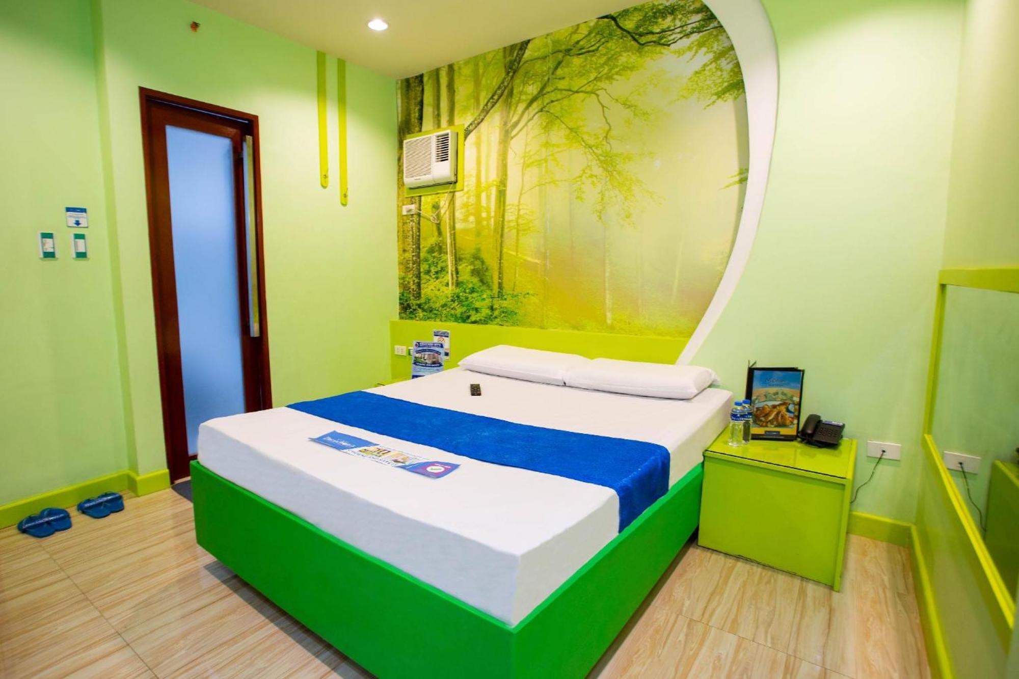 Hotel Dreamworld Las Piñas Екстериор снимка